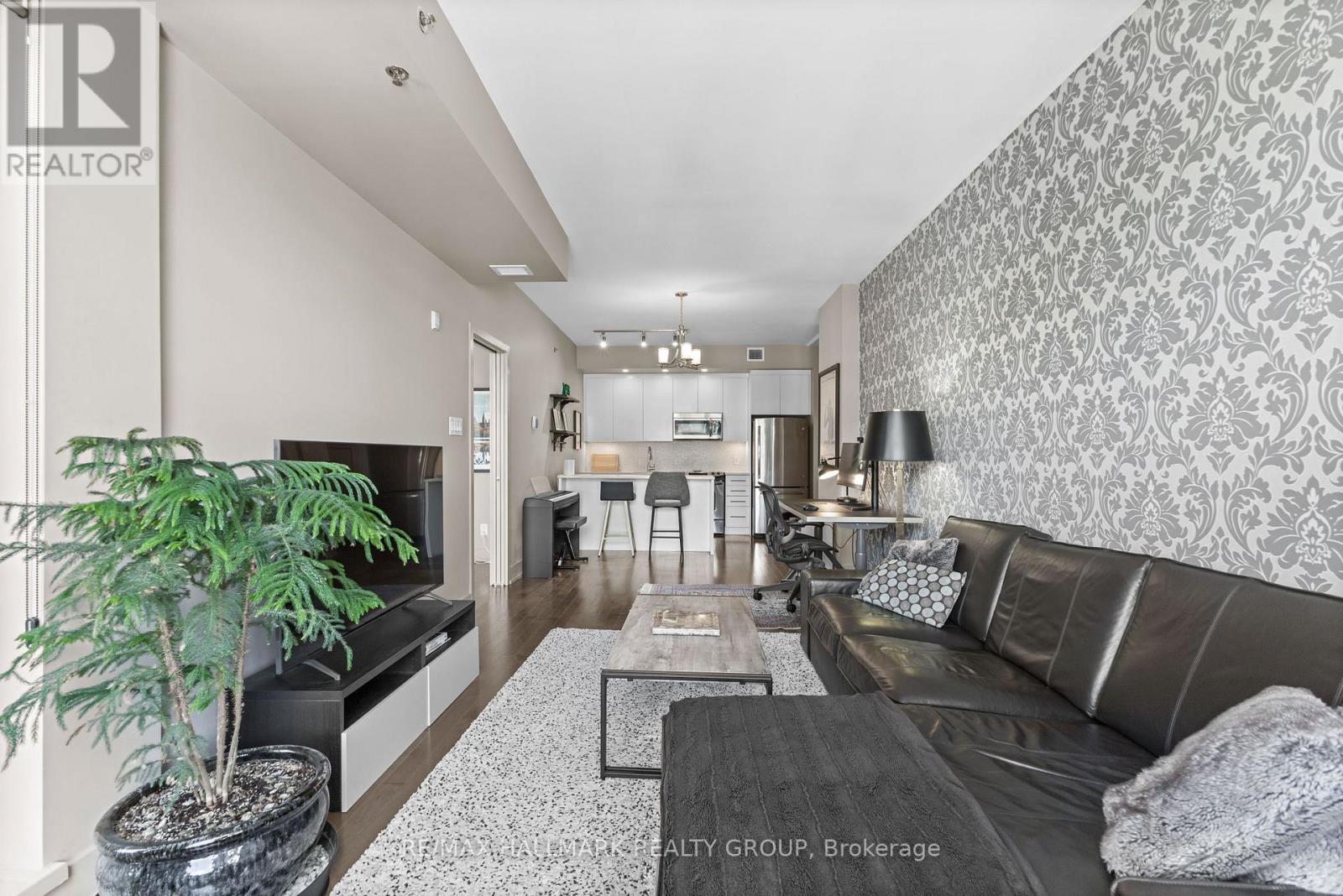Photo 9 of 507 108 Richmond Road, Ottawa ON