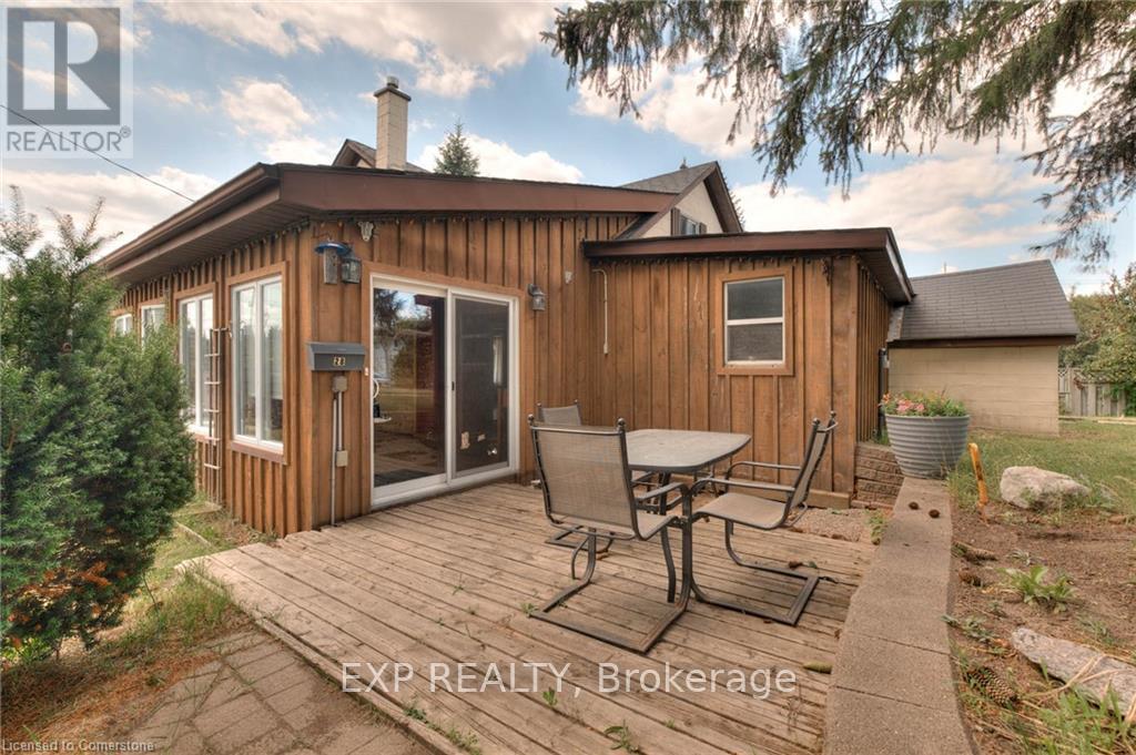 Photo 4 of 28 Manitou Drive, Kitchener ON