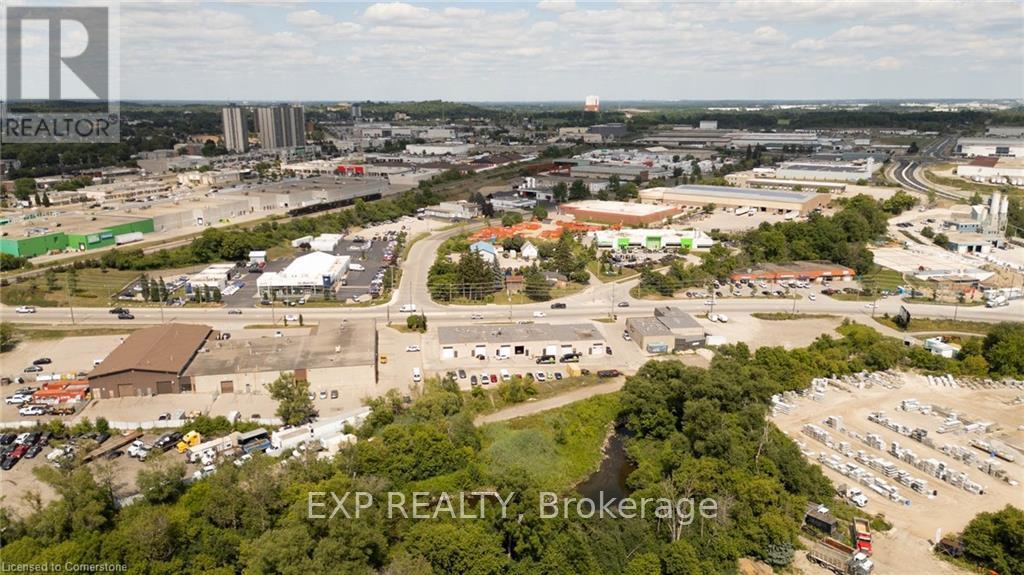 Photo 17 of 28 Manitou Drive, Kitchener ON