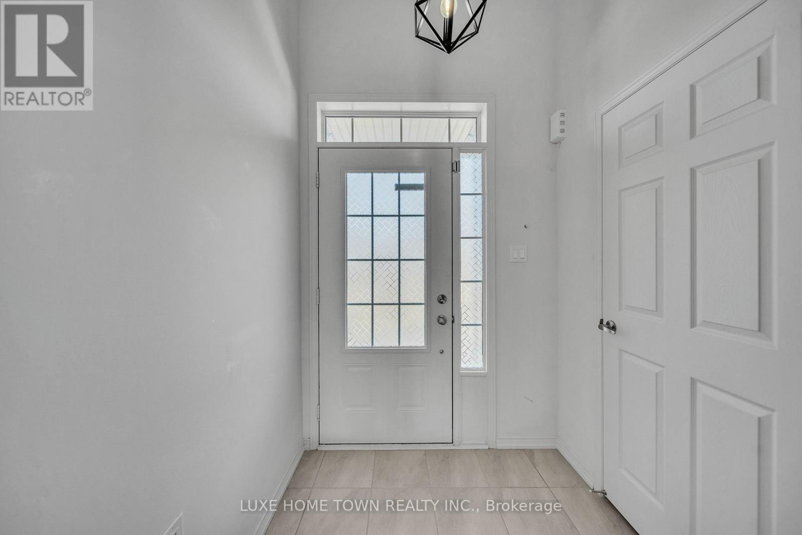 Photo 12 of 2 25 Elliot Avenue E, Centre Wellington ON