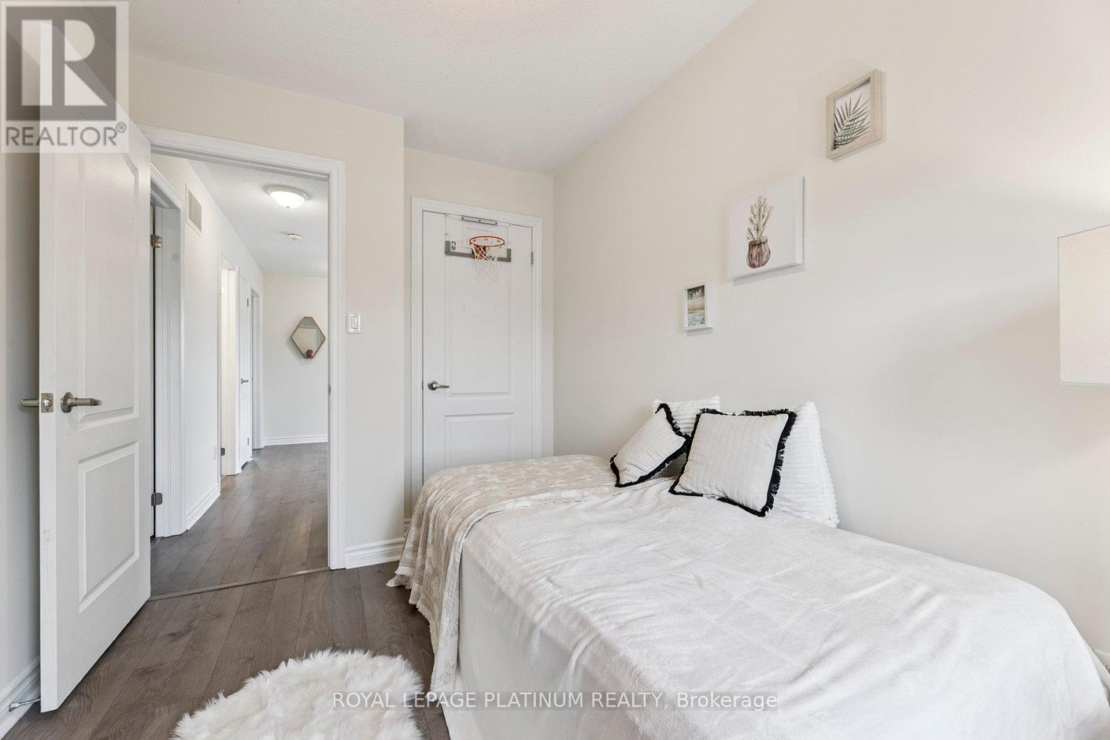 Photo 19 of 98 Ferris Square, Clarington ON