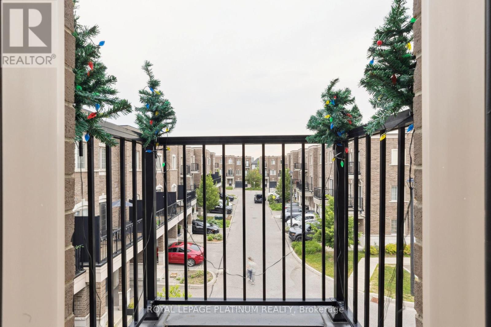 Photo 32 of 98 Ferris Square, Clarington ON