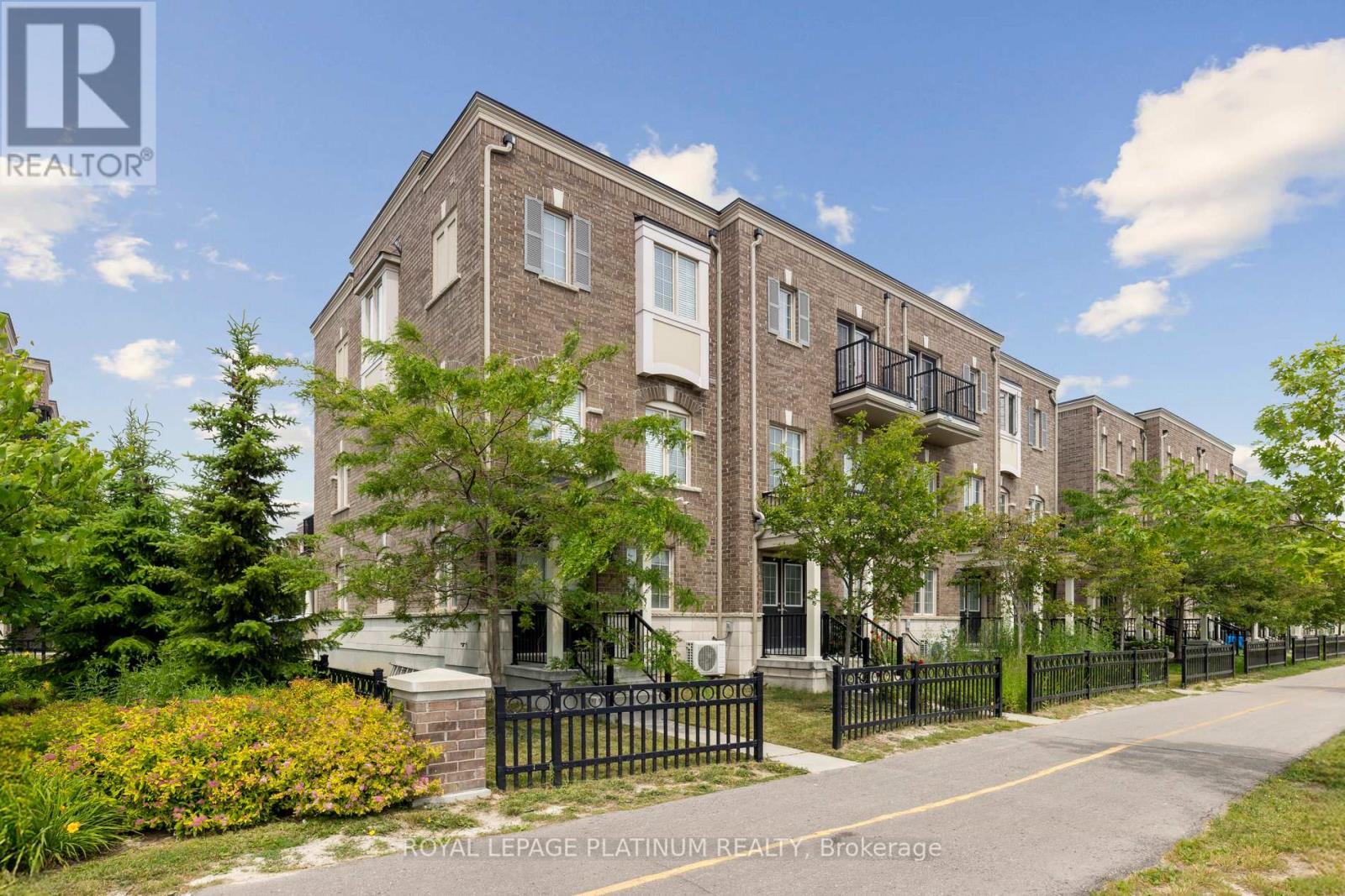 Photo 24 of 98 Ferris Square, Clarington ON