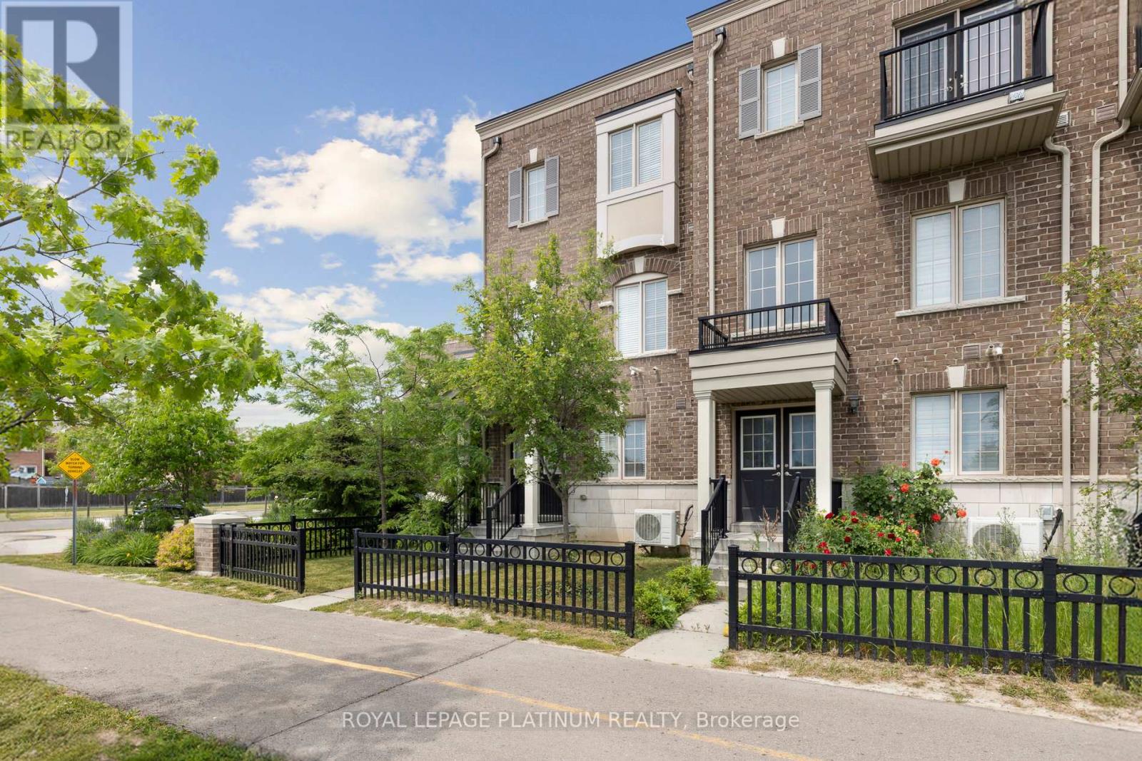 Photo 8 of 98 Ferris Square, Clarington ON