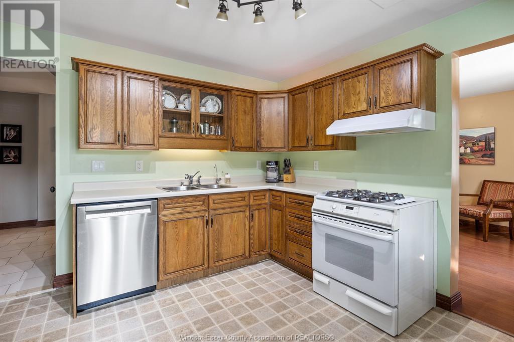 Photo 10 of 595 Brunelle, Tecumseh ON