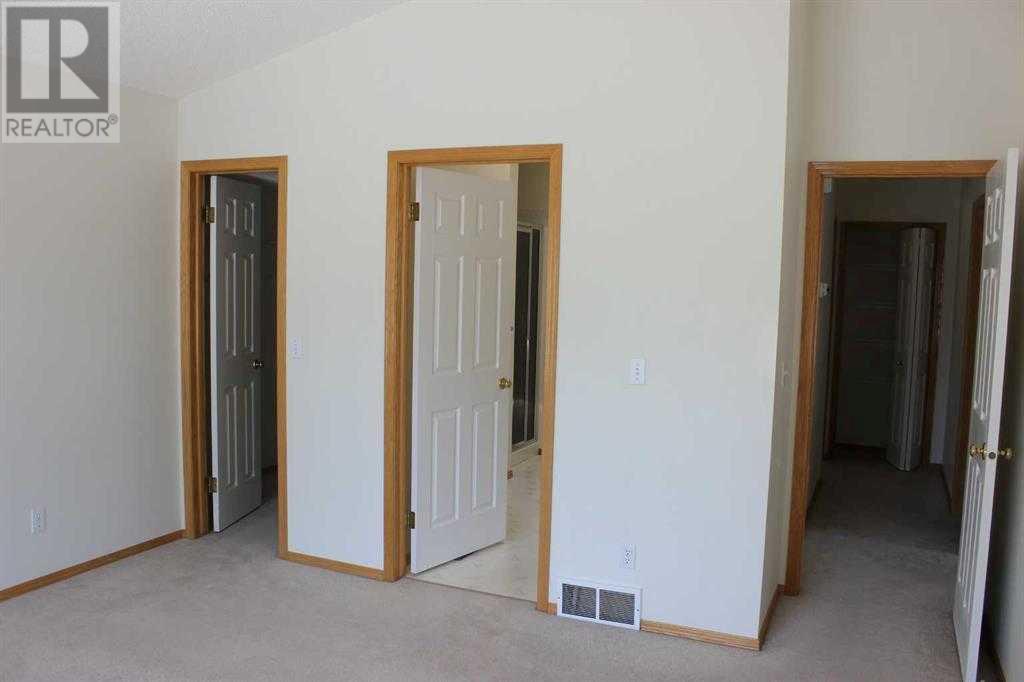 Photo 3 of 179 Sunlake Way Se, Calgary AB