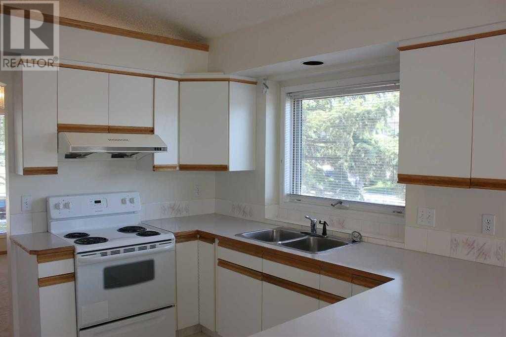 Photo 10 of 179 Sunlake Way Se, Calgary AB