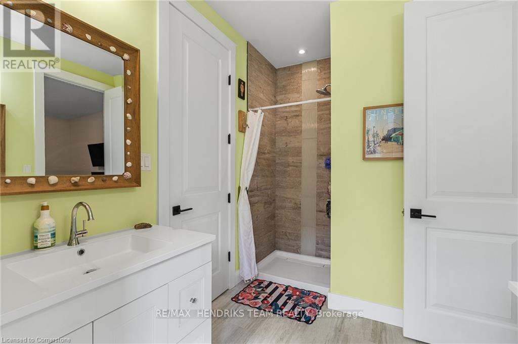 Photo 3 of 3713 Nineteenth Street, Lincoln ON