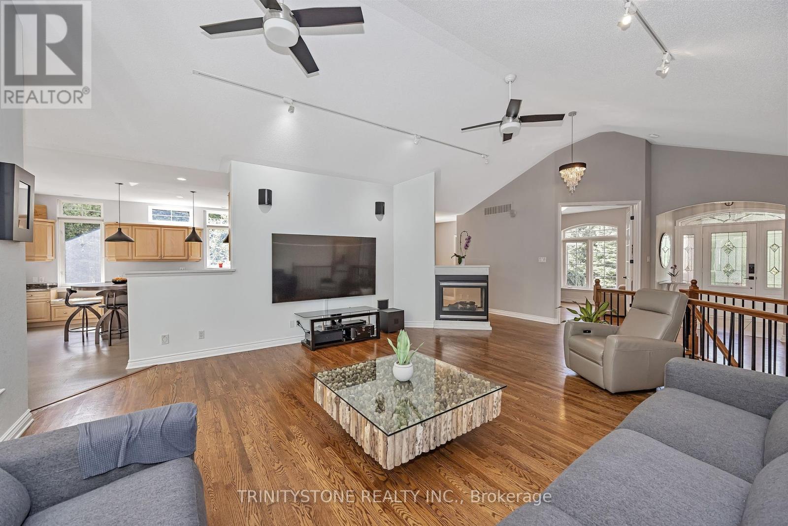 Photo 10 of 36 Sawgrass Circle, Ottawa ON