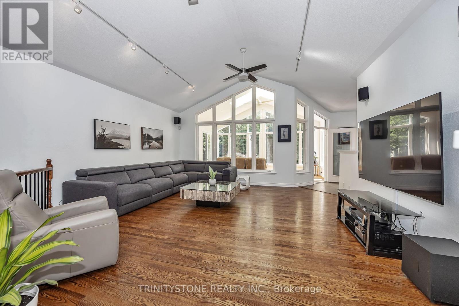 Photo 8 of 36 Sawgrass Circle, Ottawa ON