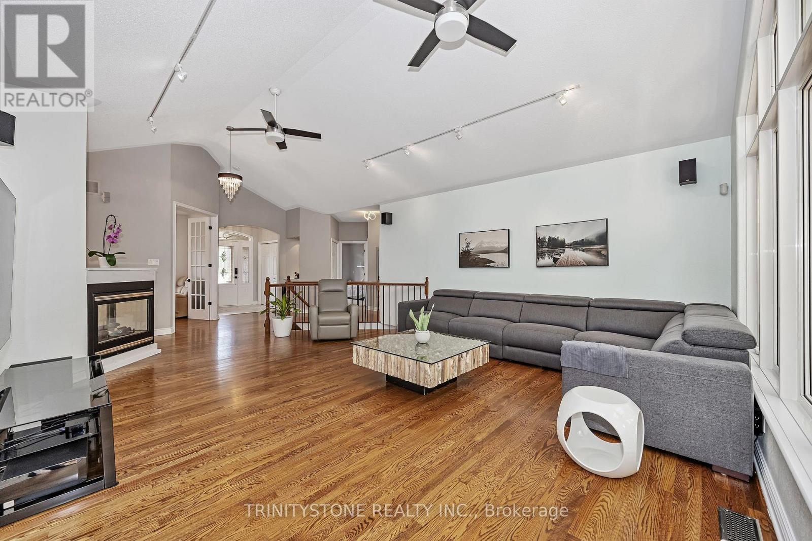 Photo 9 of 36 Sawgrass Circle, Ottawa ON