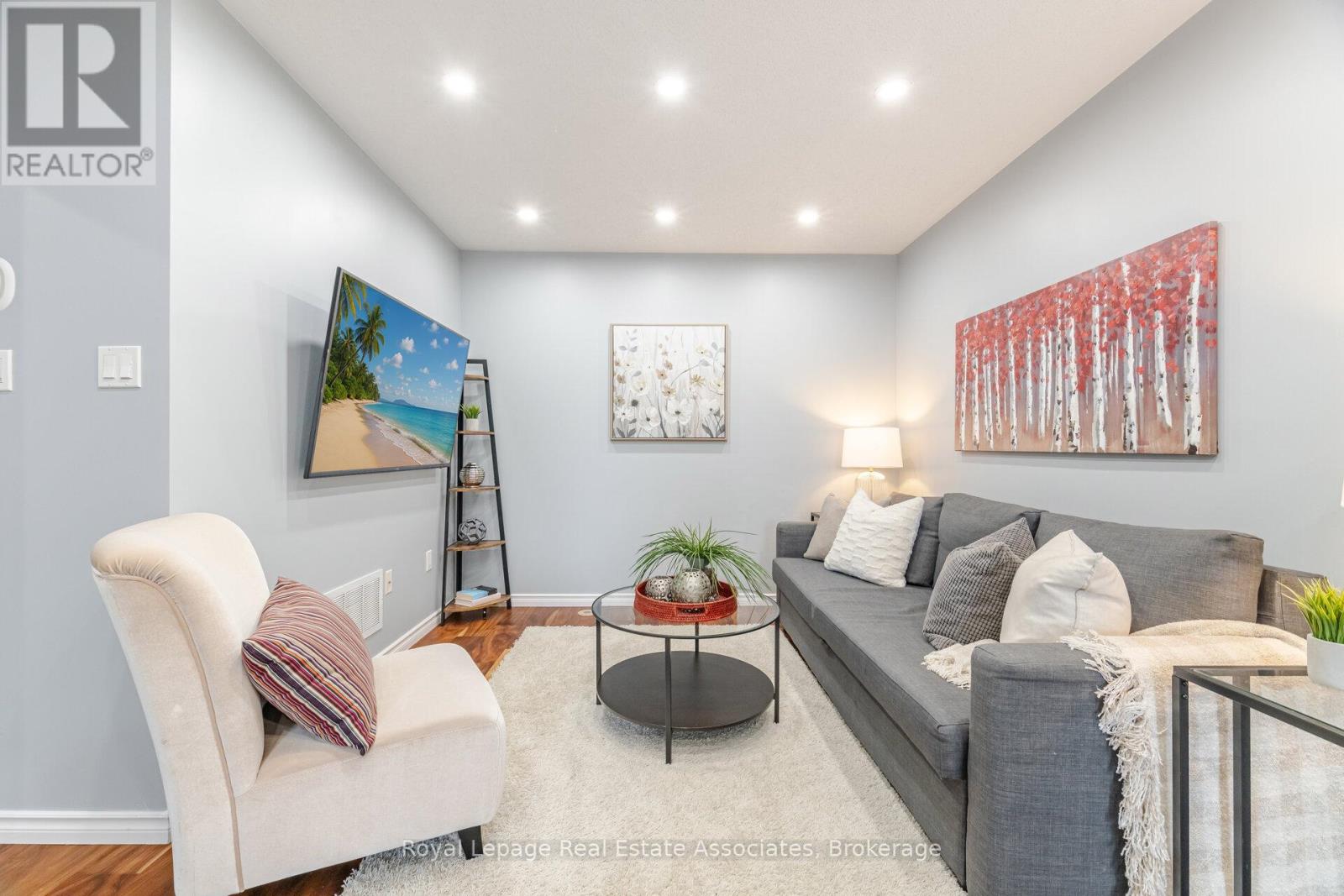 Photo 10 of 932 Burgess Gardens, Milton ON