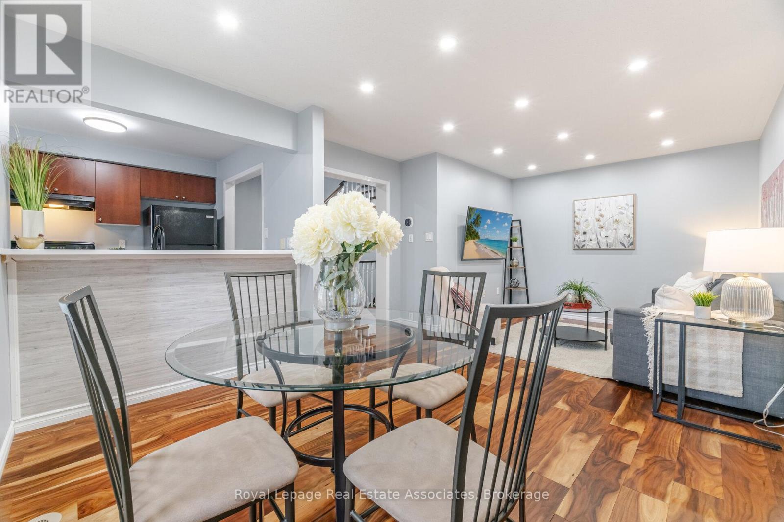 Photo 14 of 932 Burgess Gardens, Milton ON