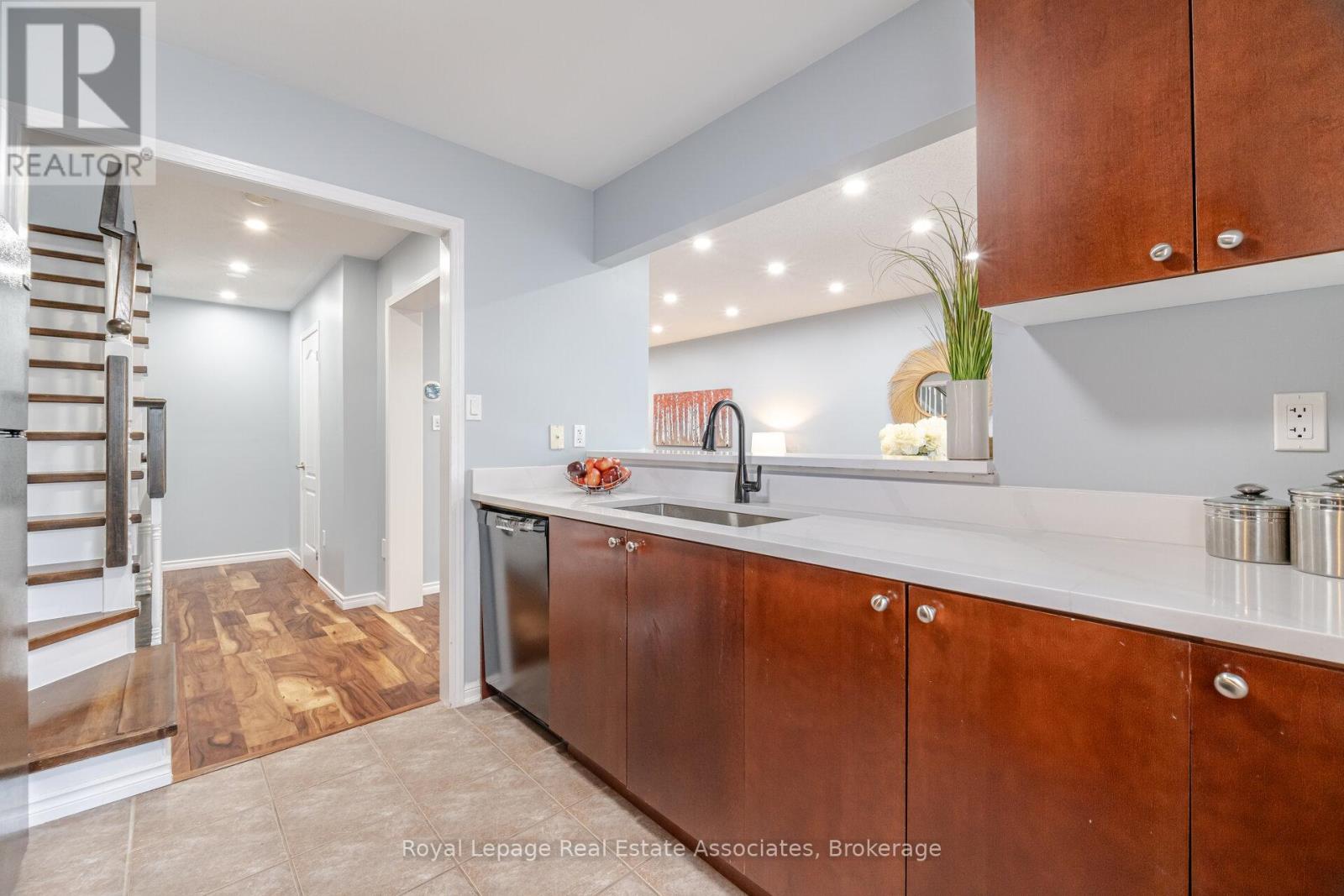 Photo 15 of 932 Burgess Gardens, Milton ON