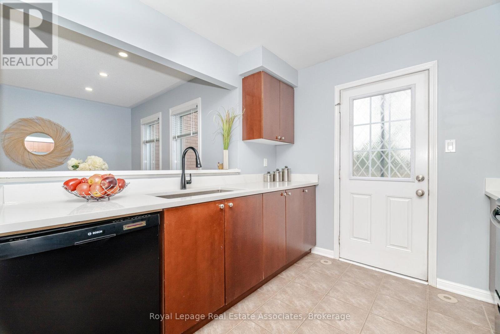 Photo 16 of 932 Burgess Gardens, Milton ON