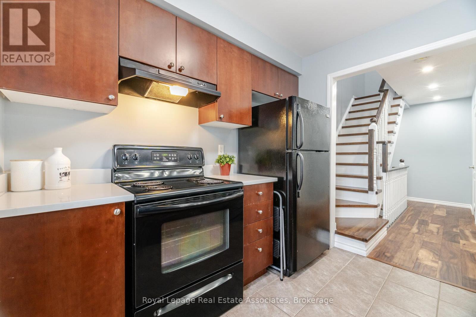 Photo 17 of 932 Burgess Gardens, Milton ON