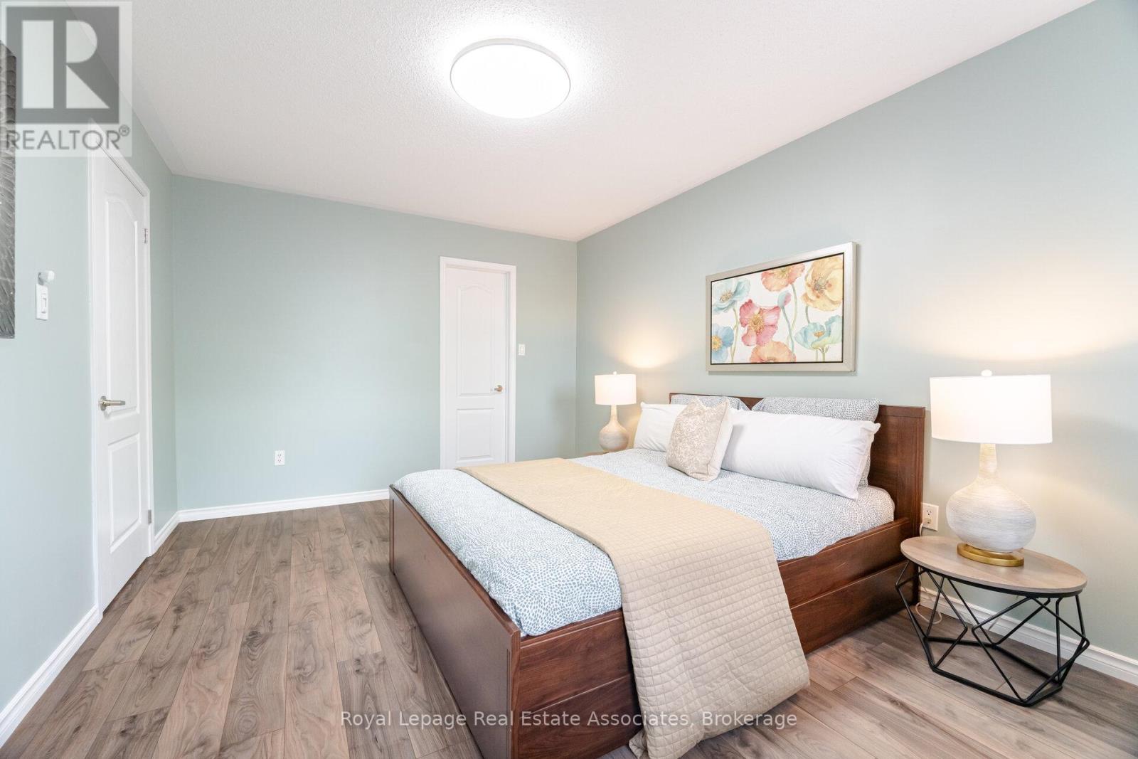 Photo 24 of 932 Burgess Gardens, Milton ON