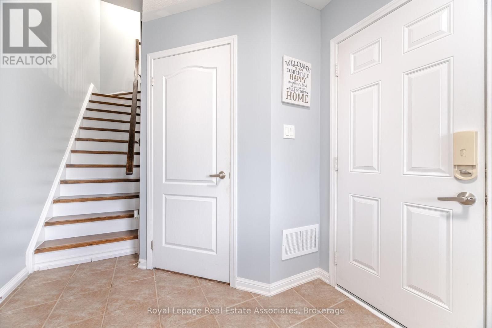 Photo 28 of 932 Burgess Gardens, Milton ON