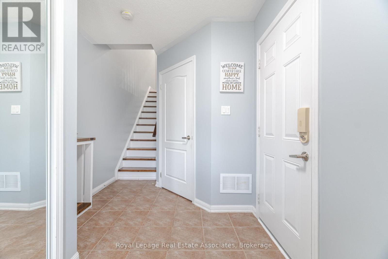 Photo 6 of 932 Burgess Gardens, Milton ON