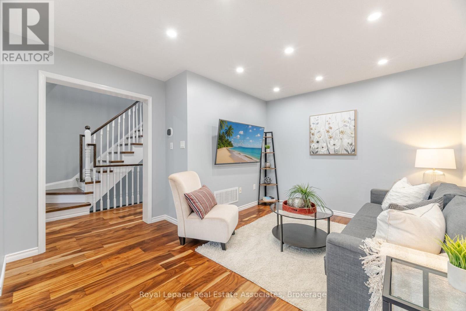 Photo 8 of 932 Burgess Gardens, Milton ON