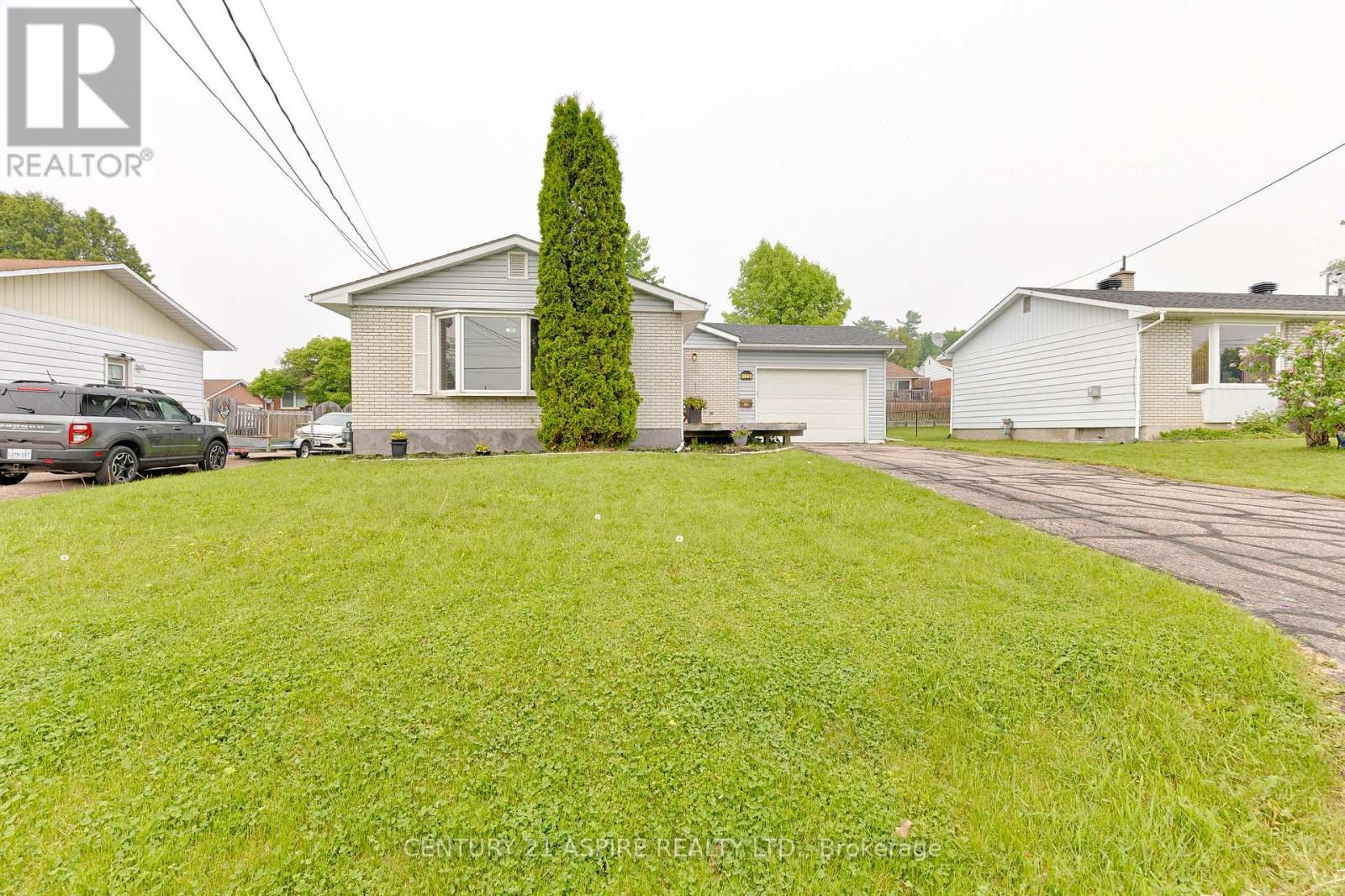 Photo 2 of 123 Ellis Avenue, Pembroke ON