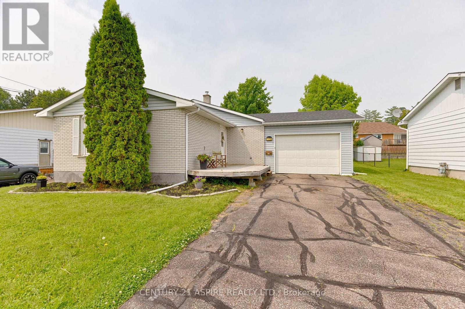 Photo 39 of 123 Ellis Avenue, Pembroke ON