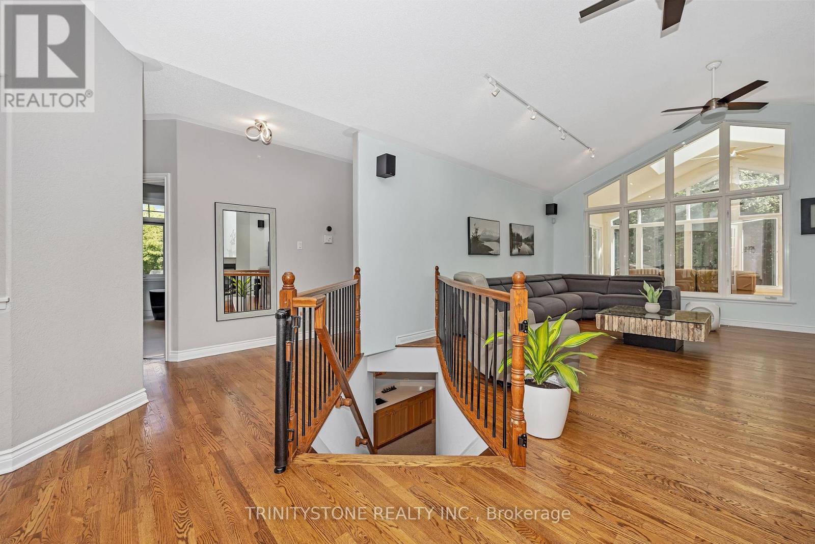 Photo 28 of 36 Sawgrass Circle, Ottawa ON