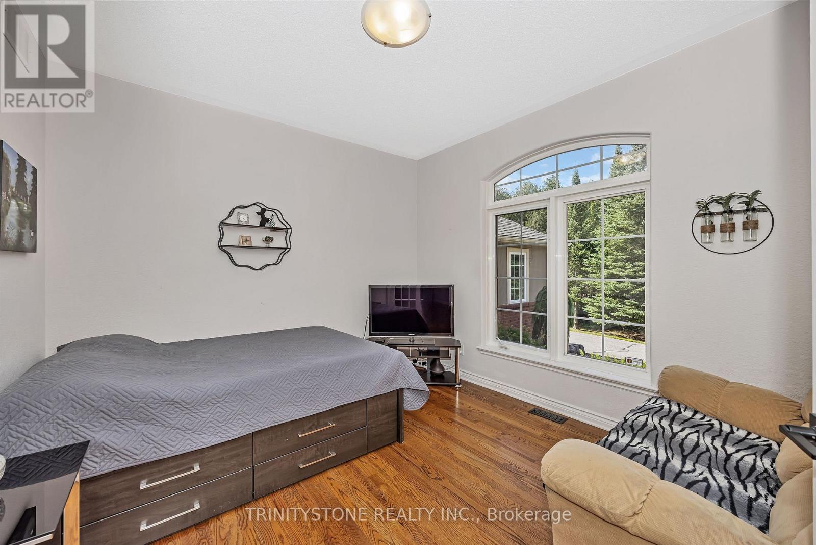 Photo 27 of 36 Sawgrass Circle, Ottawa ON