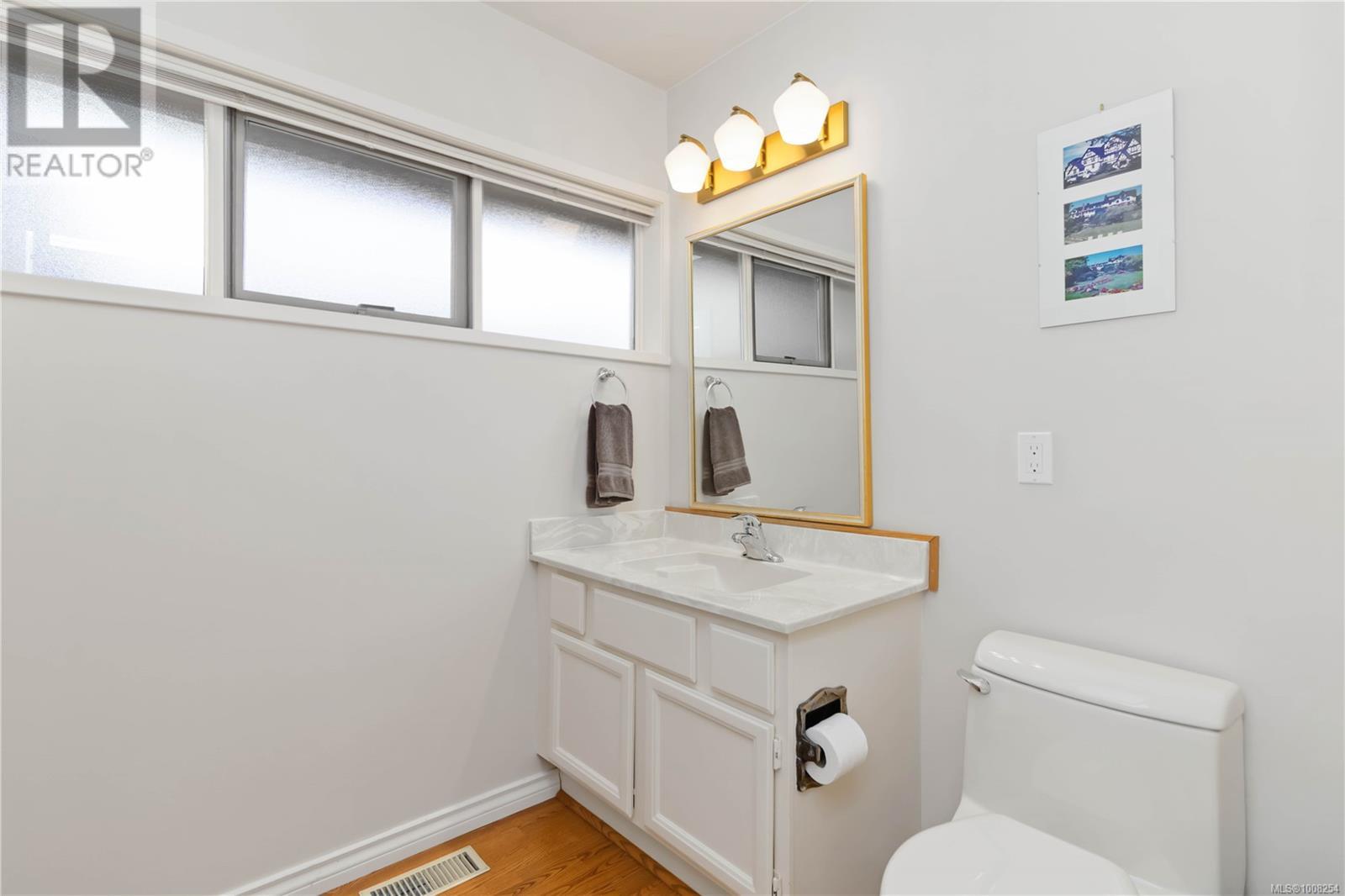 103 2345 Cedar Hill Cross Rd, Oak Bay