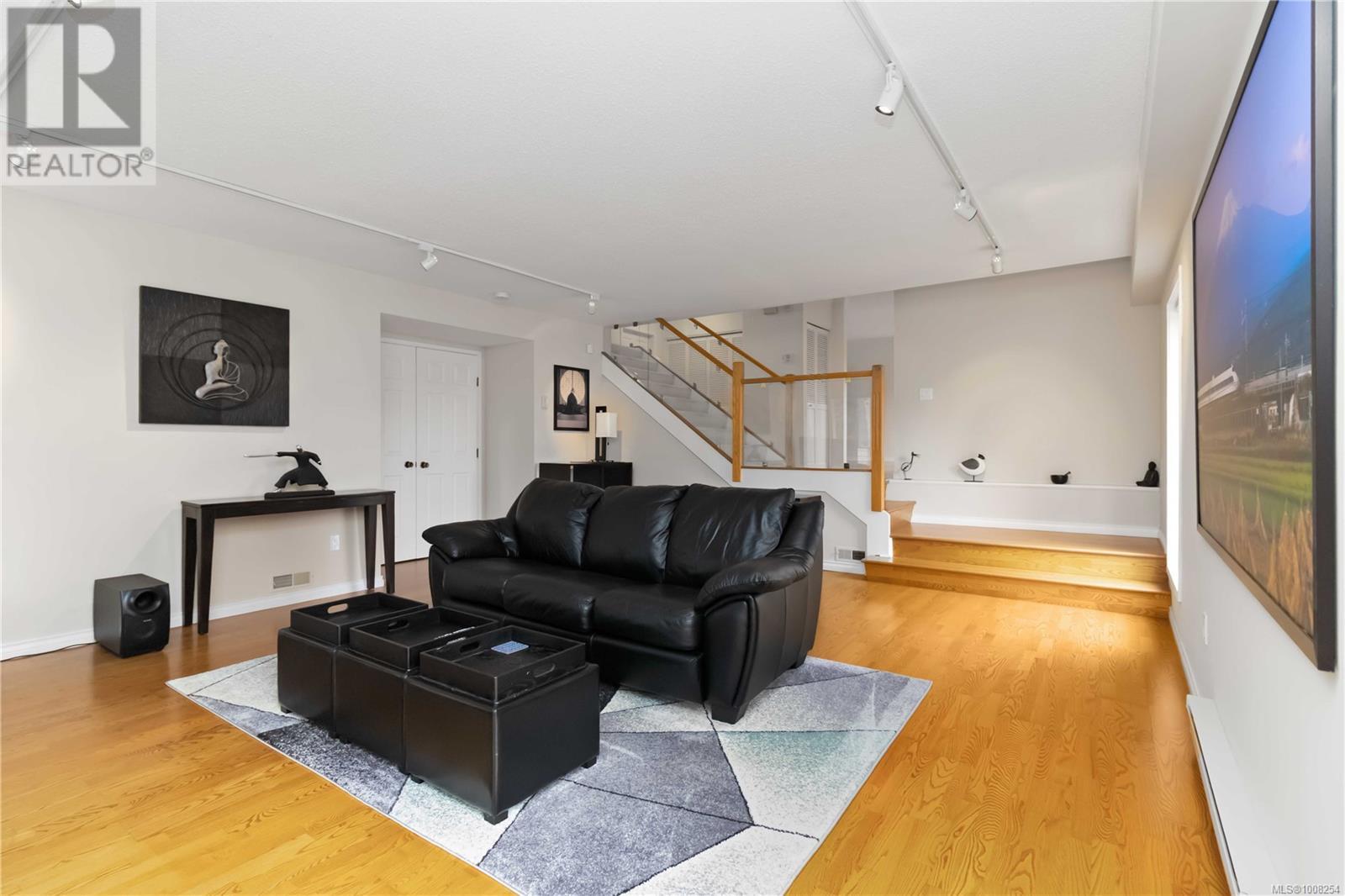 103 2345 Cedar Hill Cross Rd, Oak Bay