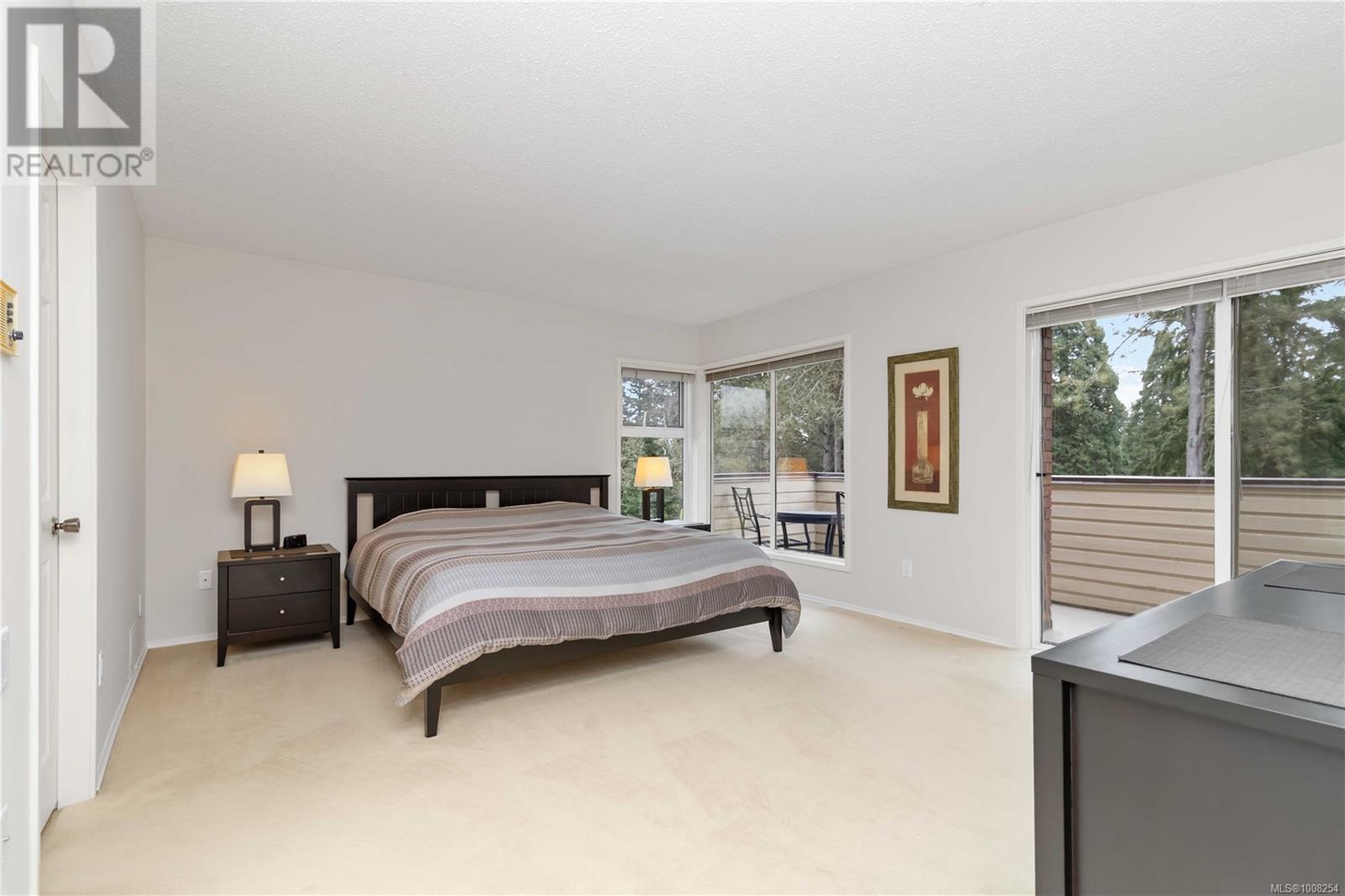 103 2345 Cedar Hill Cross Rd, Oak Bay