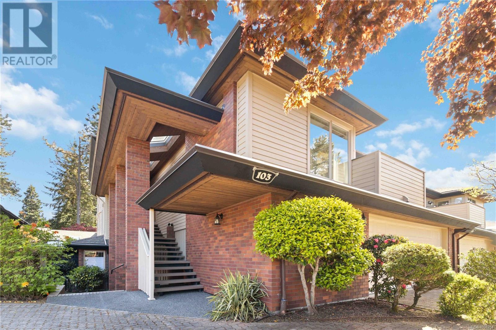 103 2345 Cedar Hill Cross Rd, Oak Bay