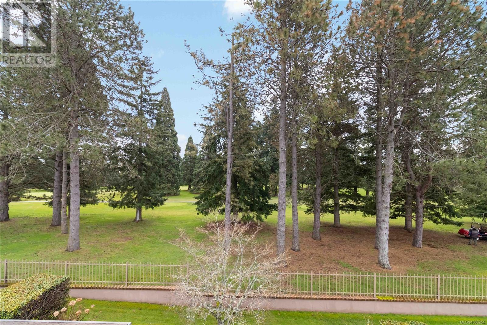 103 2345 Cedar Hill Cross Rd, Oak Bay