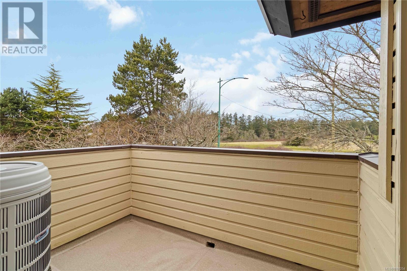 103 2345 Cedar Hill Cross Rd, Oak Bay