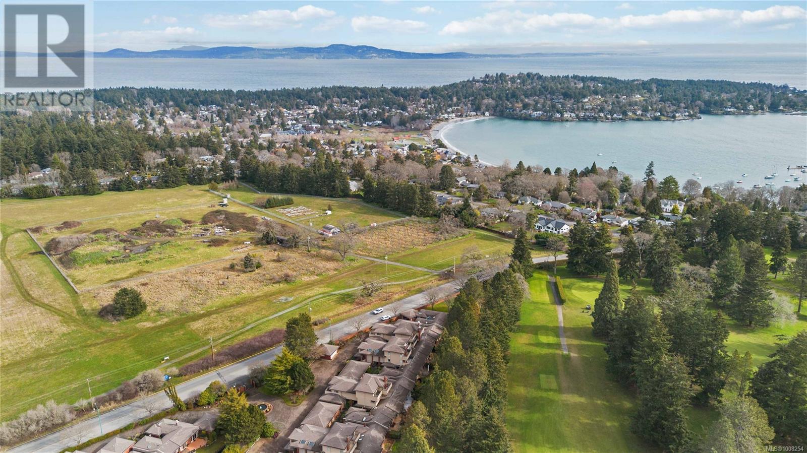 103 2345 Cedar Hill Cross Rd, Oak Bay