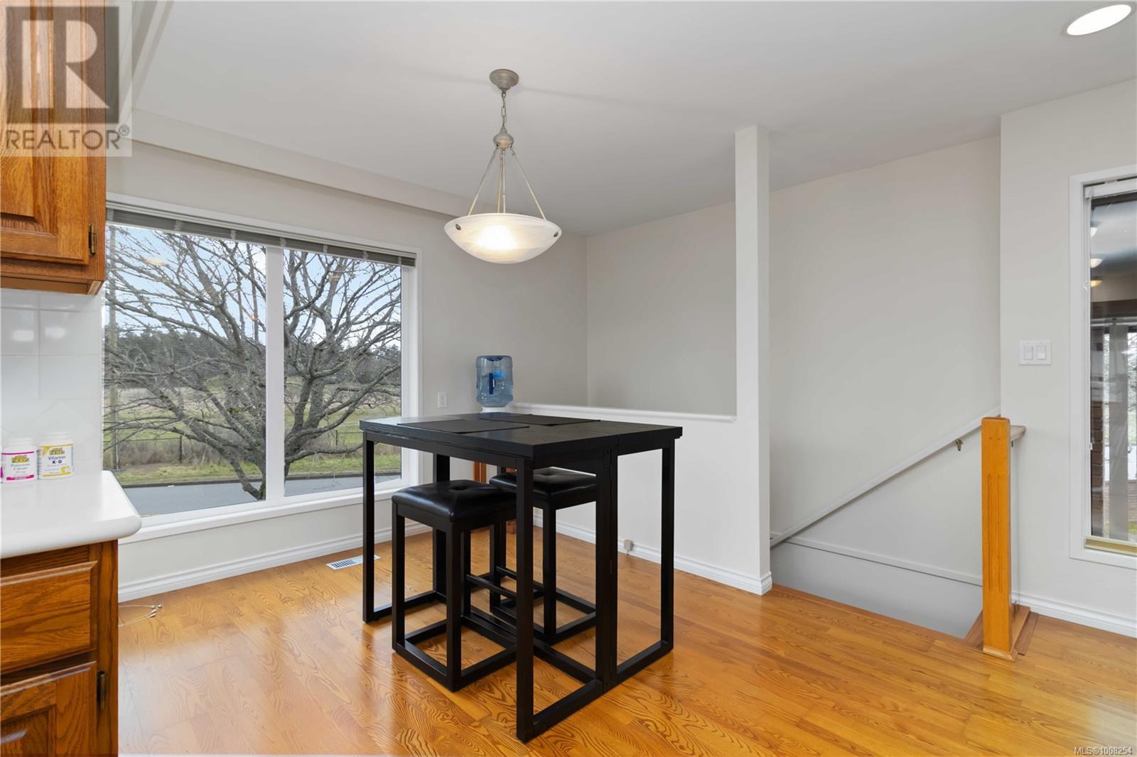 103 2345 Cedar Hill Cross Rd, Oak Bay