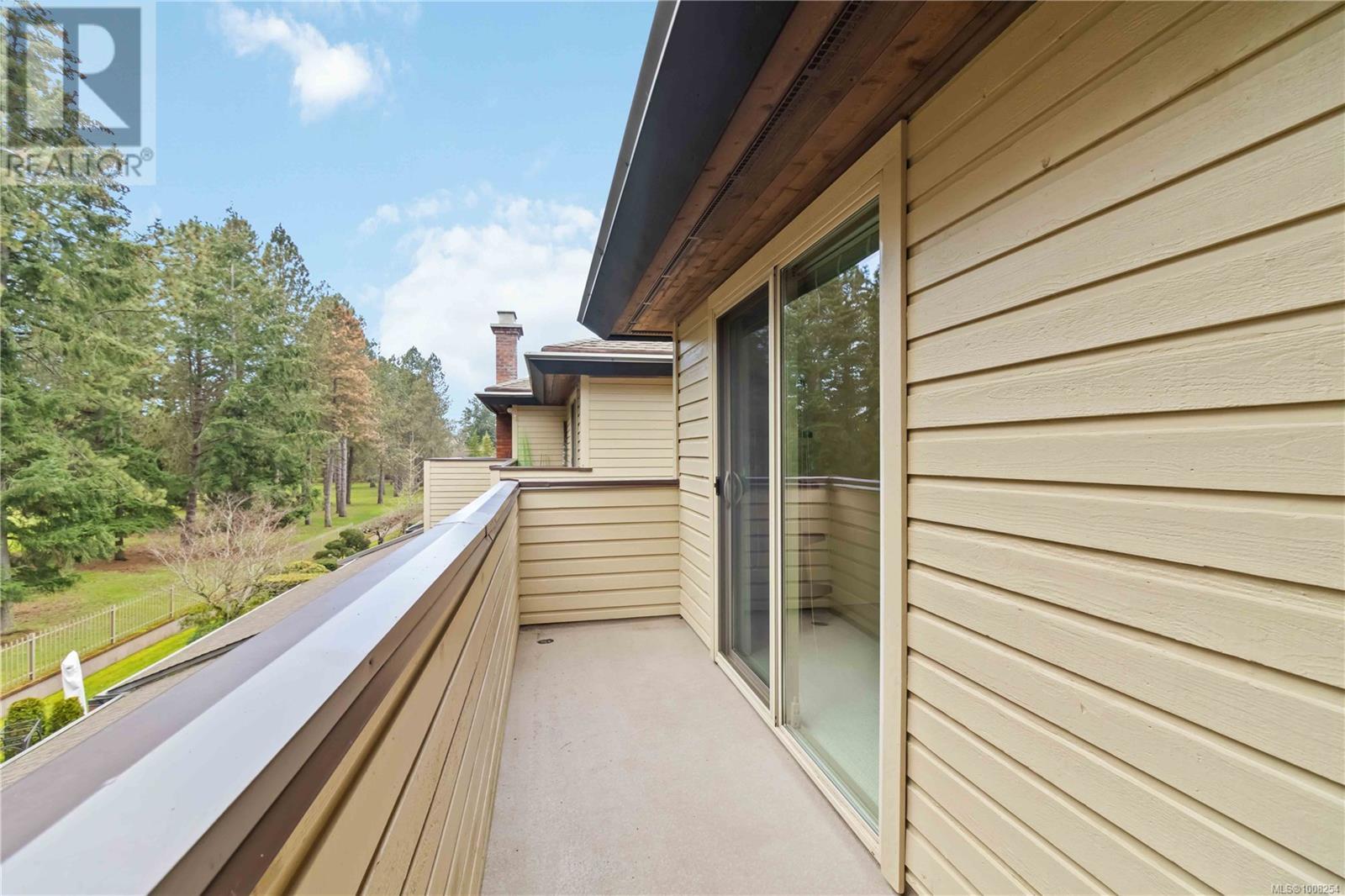 103 2345 Cedar Hill Cross Rd, Oak Bay