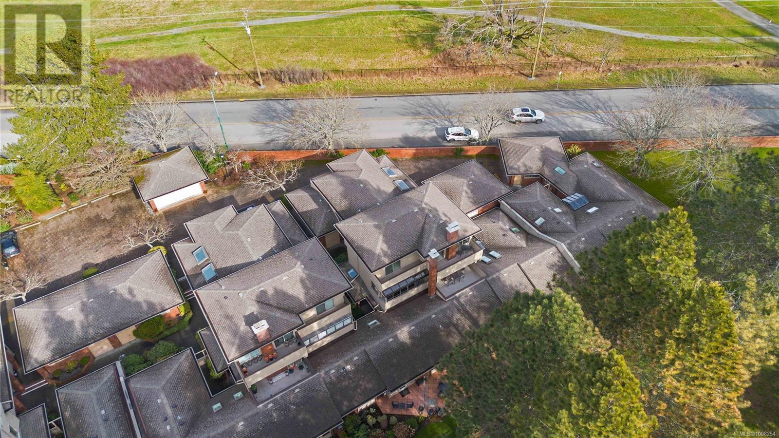 103 2345 Cedar Hill Cross Rd, Oak Bay