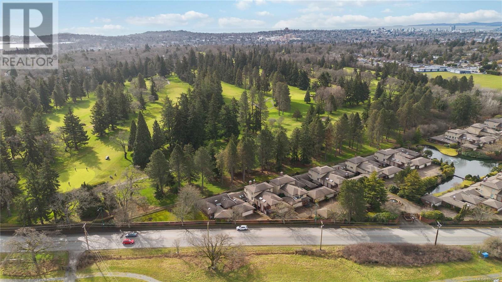 103 2345 Cedar Hill Cross Rd, Oak Bay