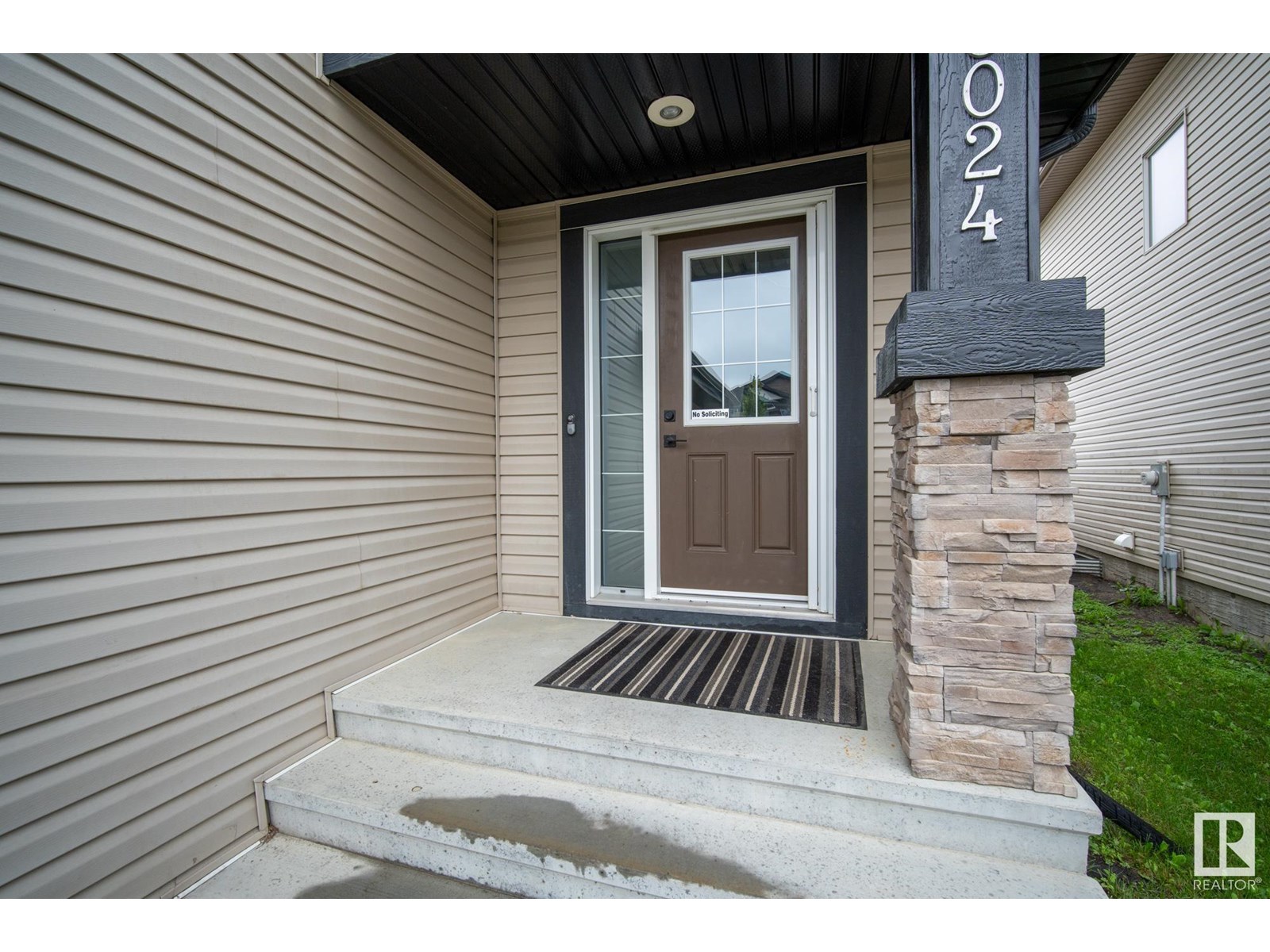 Photo 3 of 16024 10 Av Sw Sw, Edmonton AB