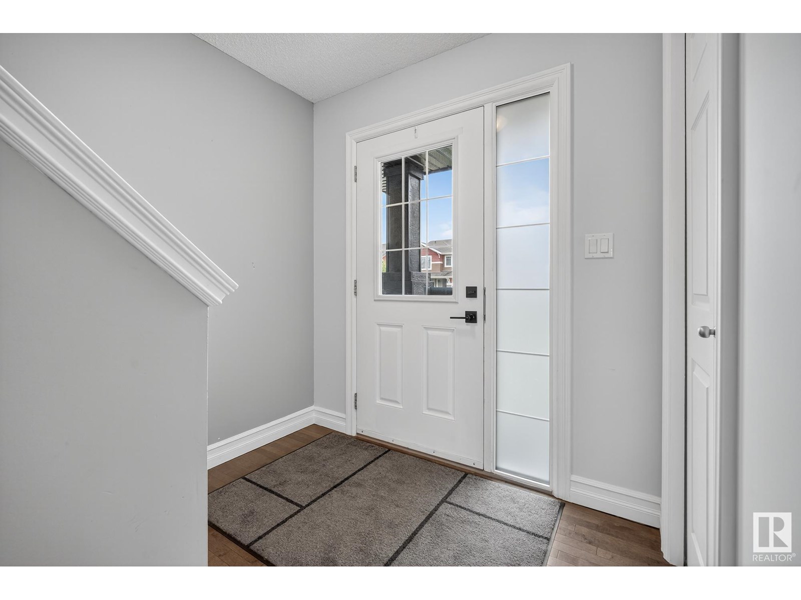 Photo 12 of 16024 10 Av Sw Sw, Edmonton AB