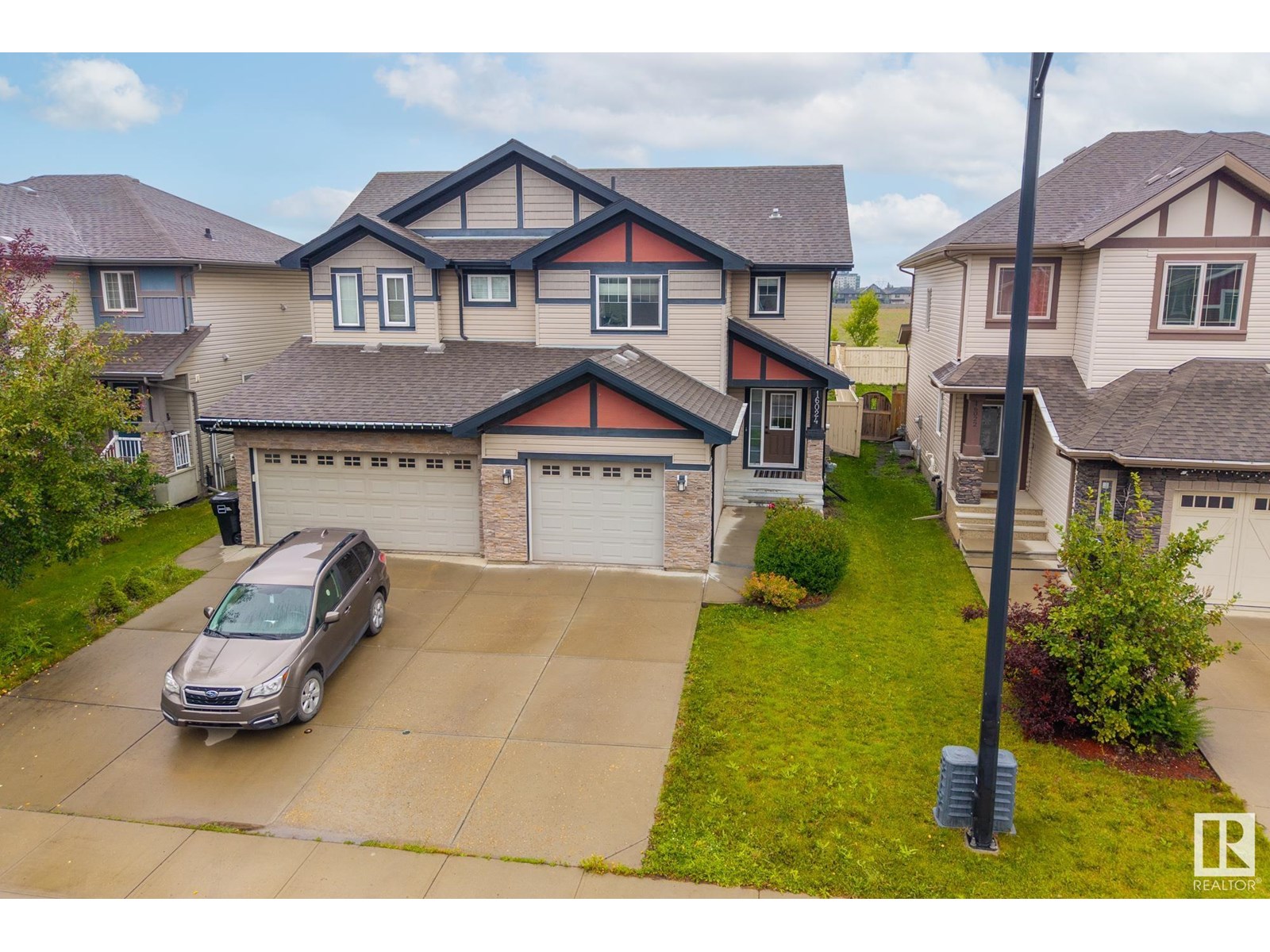 Photo 7 of 16024 10 Av Sw Sw, Edmonton AB