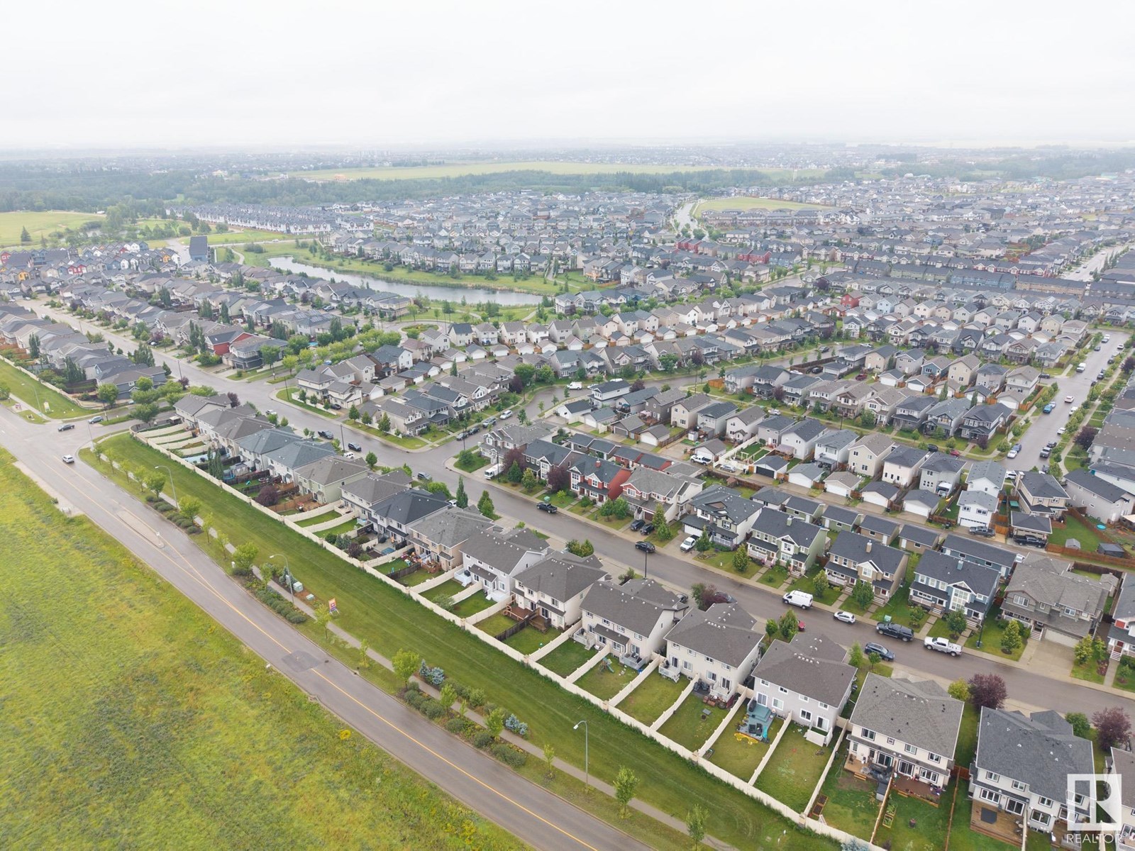 Photo 10 of 16024 10 Av Sw Sw, Edmonton AB