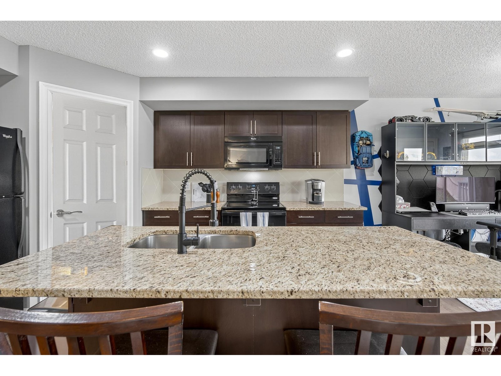 Photo 18 of 16024 10 Av Sw Sw, Edmonton AB