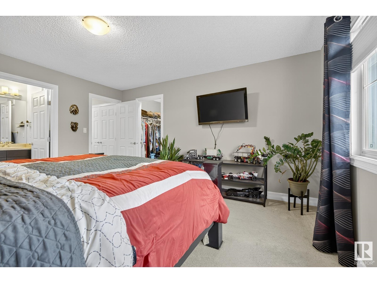 Photo 27 of 16024 10 Av Sw Sw, Edmonton AB