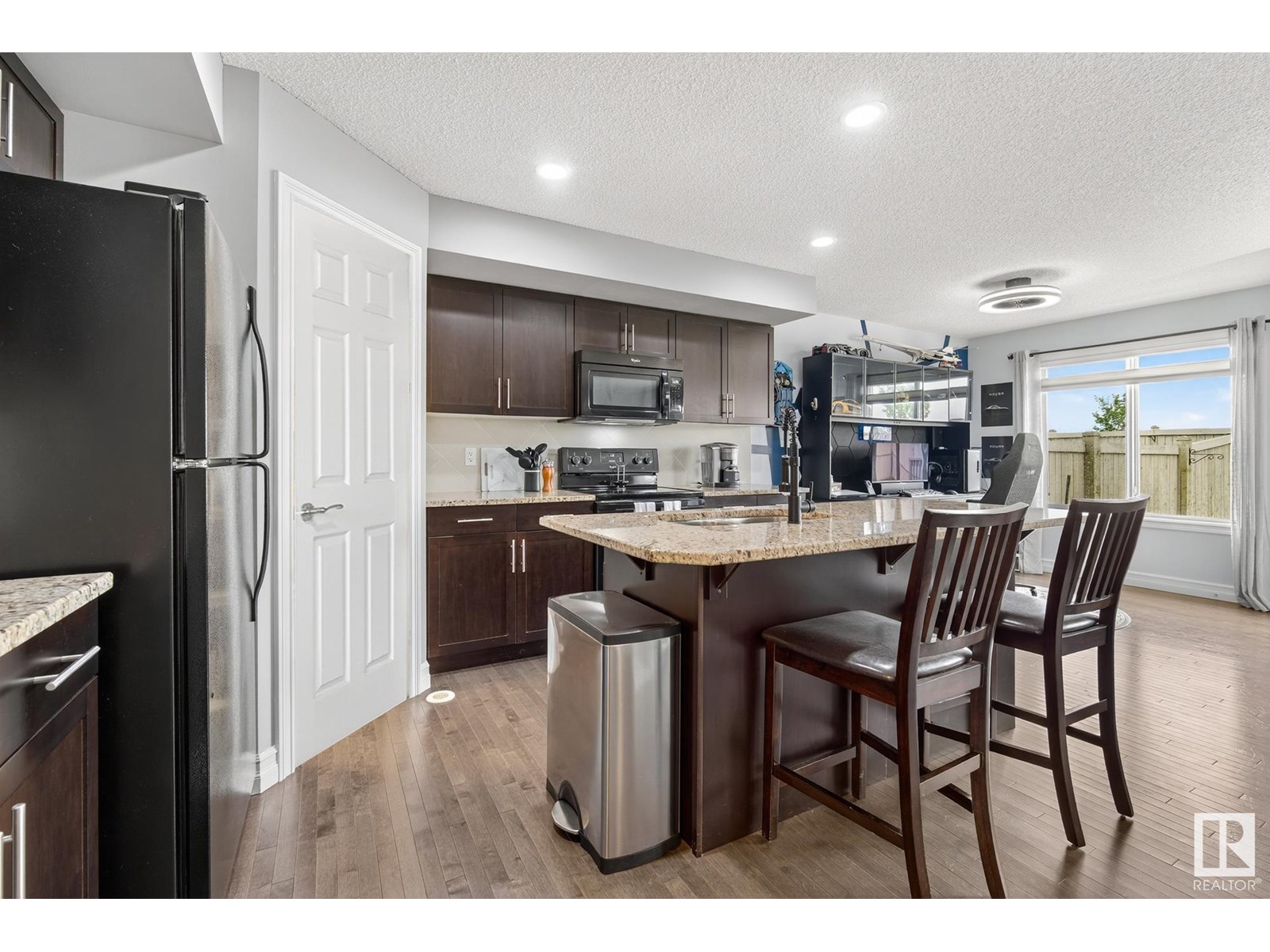 Photo 17 of 16024 10 Av Sw Sw, Edmonton AB