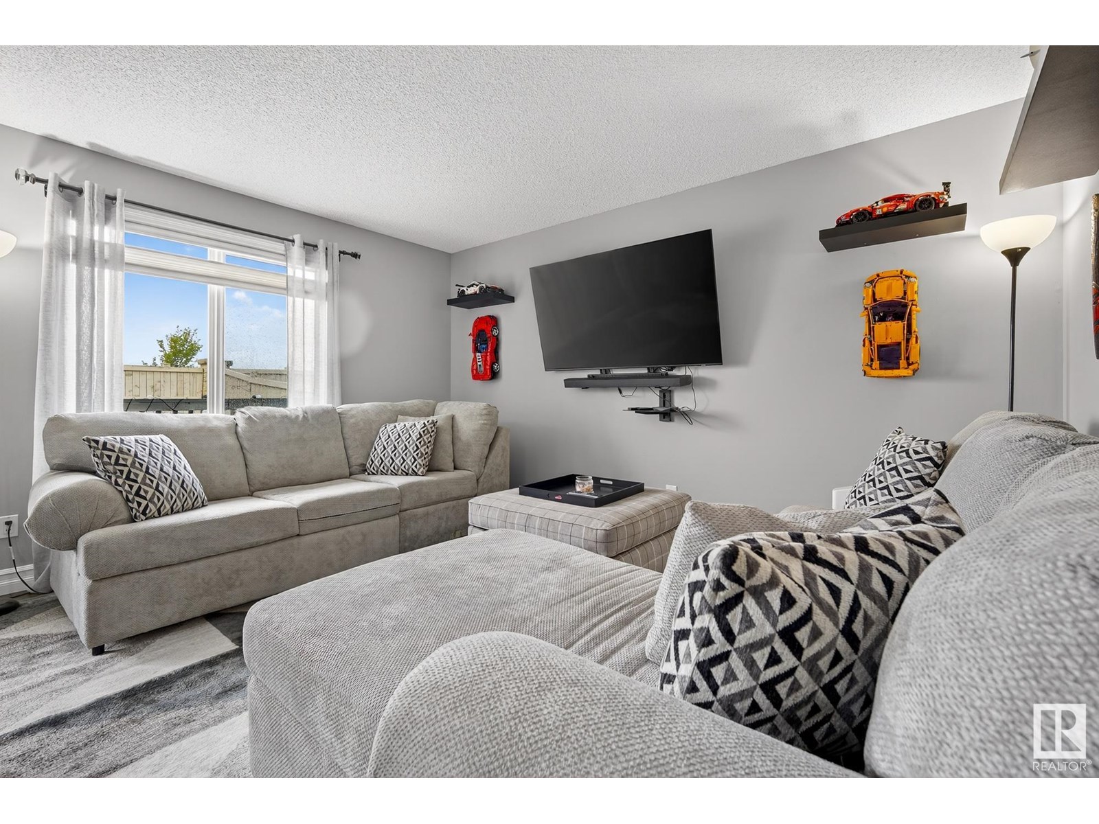 Photo 15 of 16024 10 Av Sw Sw, Edmonton AB