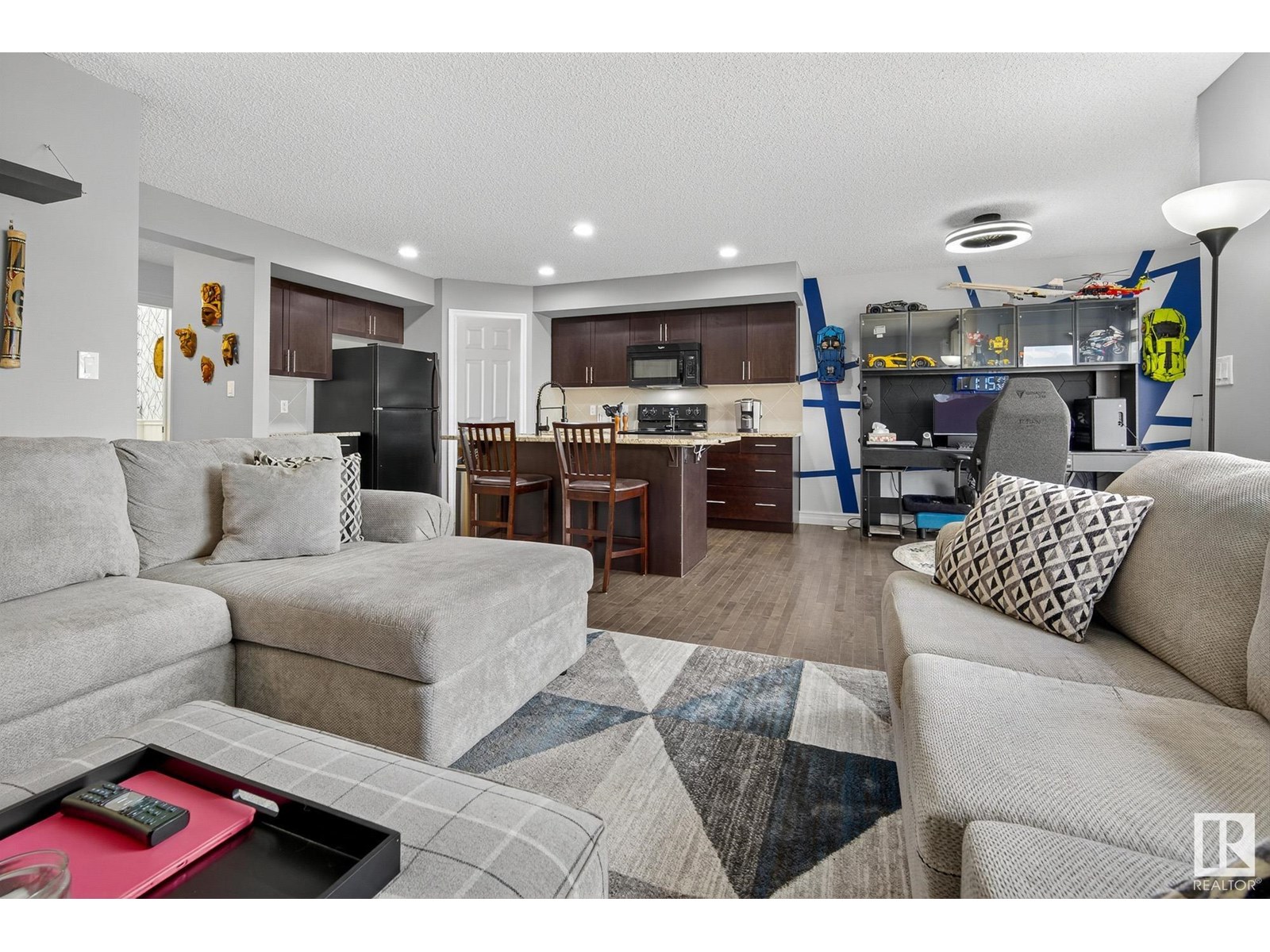 Photo 16 of 16024 10 Av Sw Sw, Edmonton AB