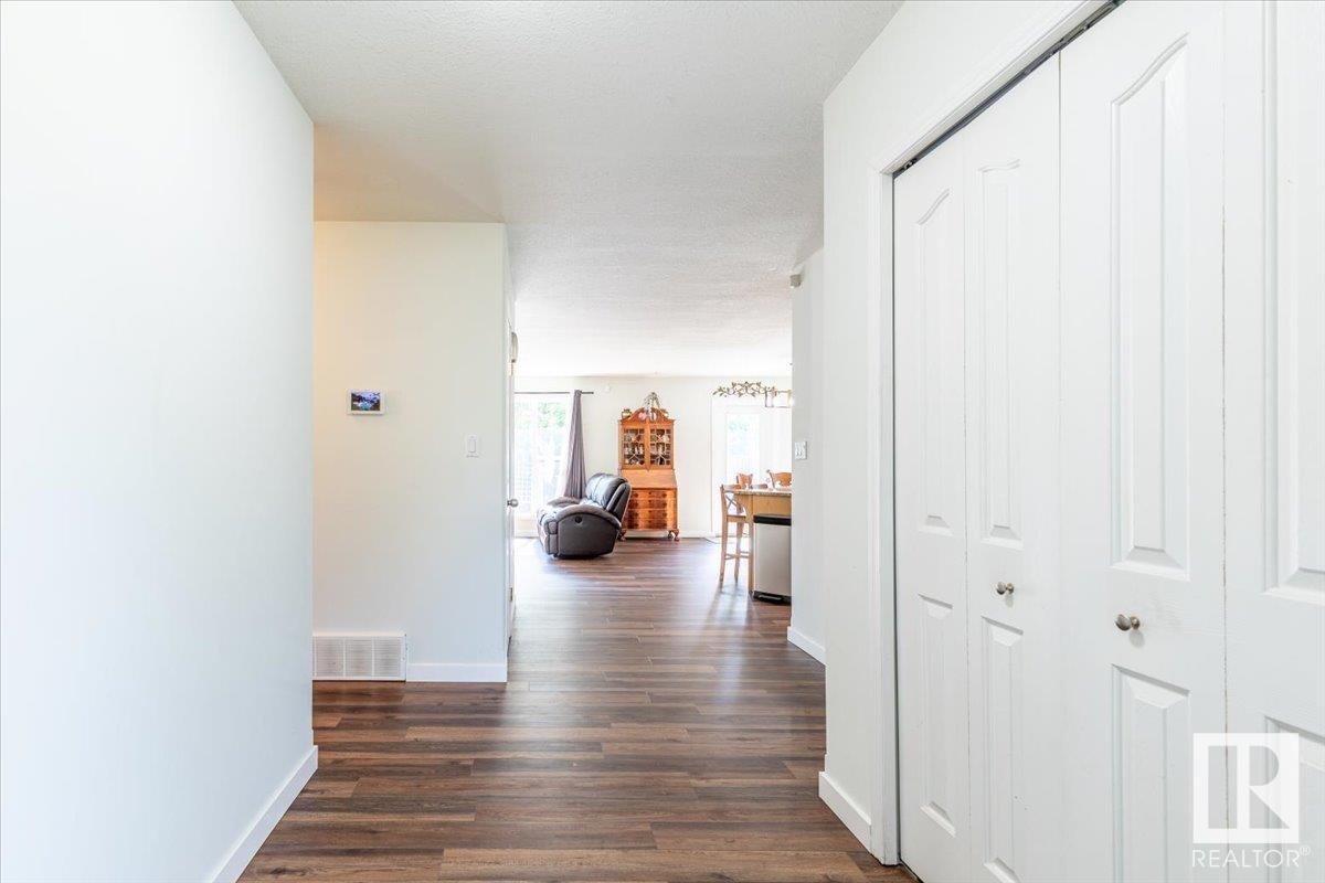 Photo 14 of 16 Westview Dr, Calmar AB