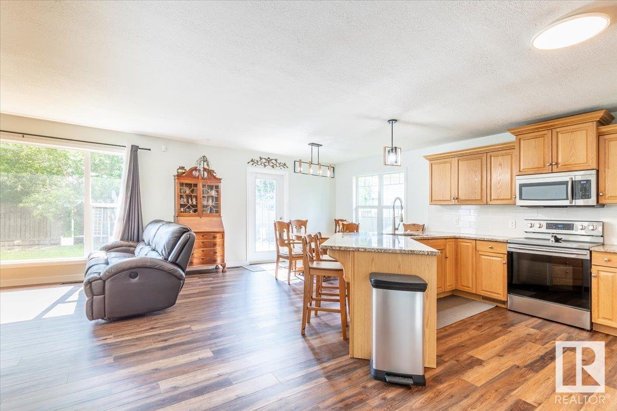 Photo 15 of 16 Westview Dr, Calmar AB